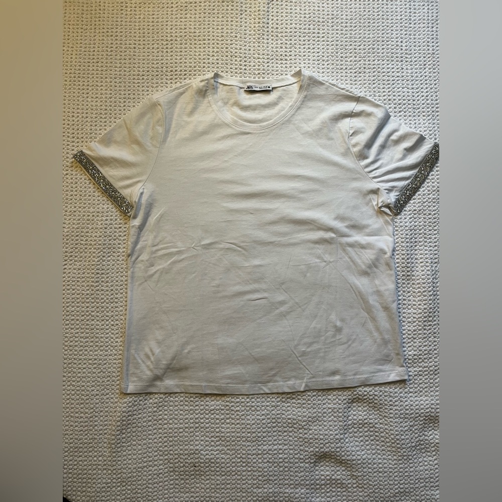 Zara Trimmed Cotton Tee with Embellished Sleeve. Size Medium. Never Worn 🤍